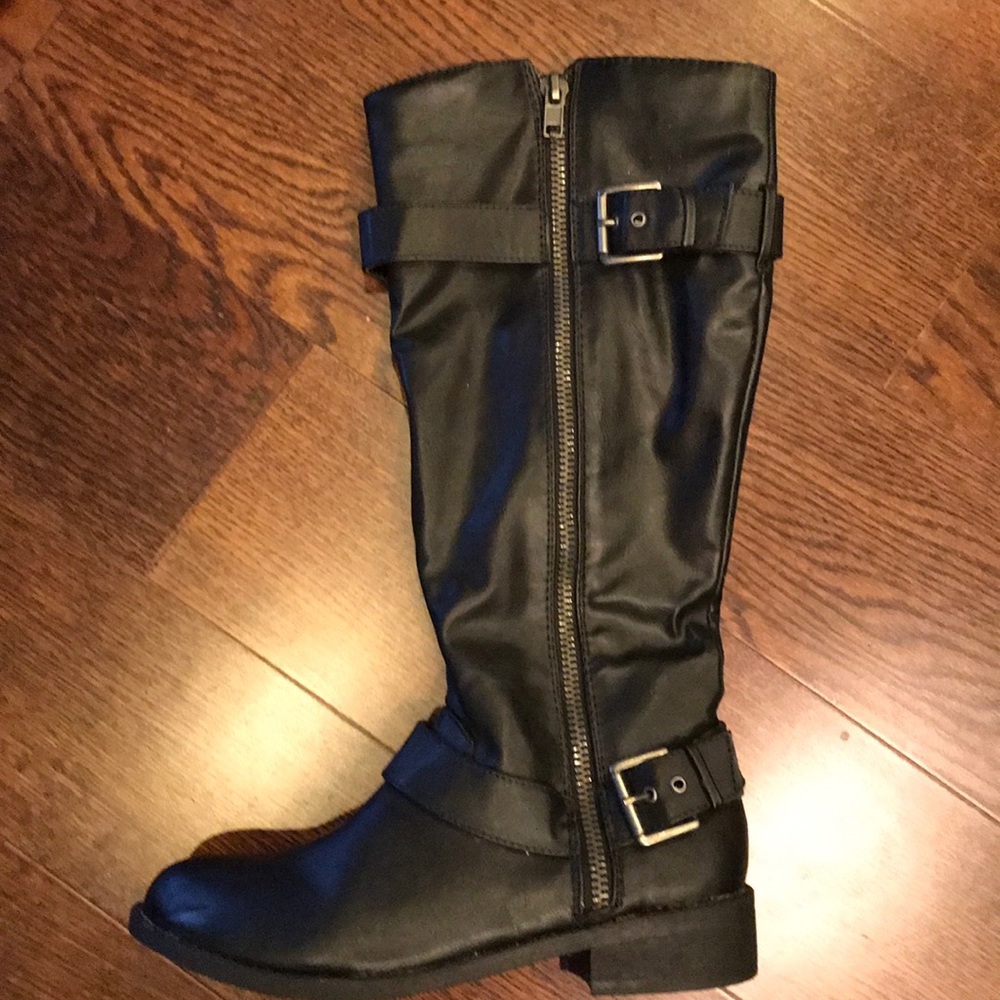 Black knee boots